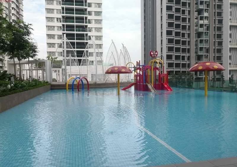 Service Residence for Sale at Twin Residences - Tony Tan - Pool - PropertyGuru.com.my