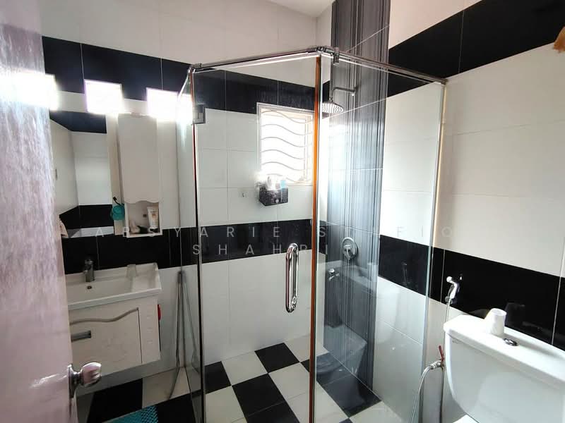 2-storey Terraced House for Sale in Denai Alam (Shah Alam) - Absyarie Syafiq Shahrin - Bathroom - PropertyGuru.com.my