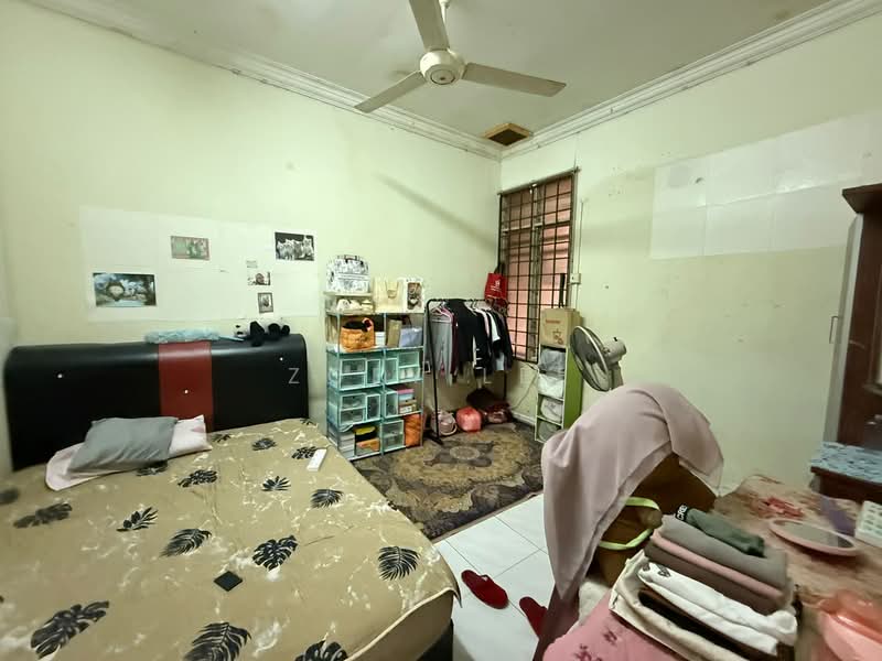 Rumah Teres 1 Tingkat untuk Dijual di Bandar Seri Alam (Masai) - Zoey Lee - Bedroom - PropertyGuru.com.my