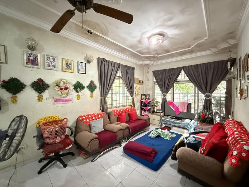 Rumah Teres 1 Tingkat untuk Dijual di Bandar Seri Alam (Masai) - Zoey Lee - Living Room - PropertyGuru.com.my