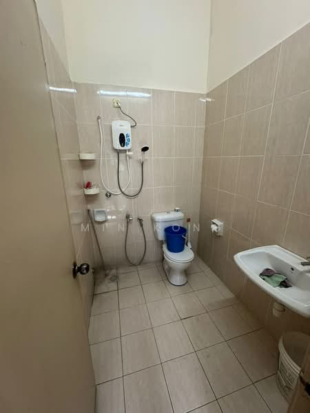 Rumah Teres 2 Tingkat untuk Disewa di Taman Mount Austin (Tebrau) - Min Kong - Bathroom - PropertyGuru.com.my