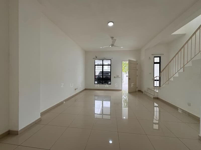 2-storey Terraced House for Sale in Eco Grandeur (Puncak Alam) - Zul Hasif - Living Room - PropertyGuru.com.my