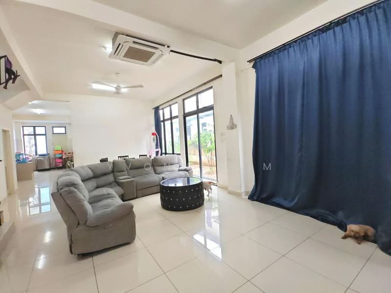 Semi-Detached House for Sale in Bandar Cemerlang (Ulu Tiram) - Yvonne Lim - Living Room - PropertyGuru.com.my