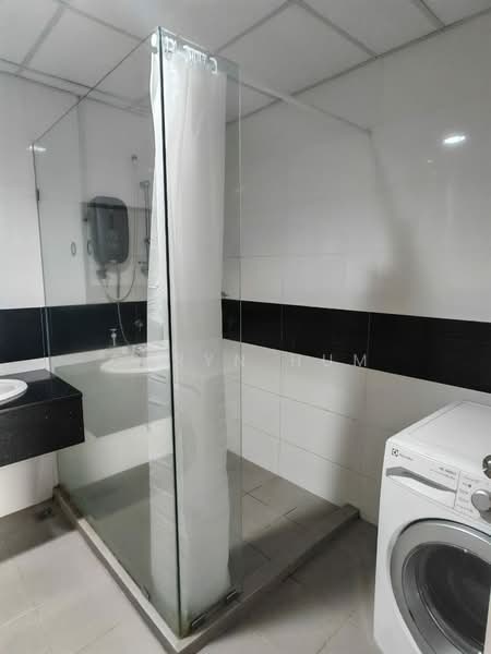 Kondominium untuk Dijual di Mansion One - Caryn Hum - Bathroom - PropertyGuru.com.my
