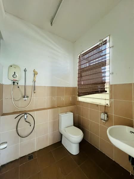 2-storey Terraced House for Sale in Taman Bukit Sepangar (Kota Kinabalu) - Yvonne Sak - Bathroom - PropertyGuru.com.my