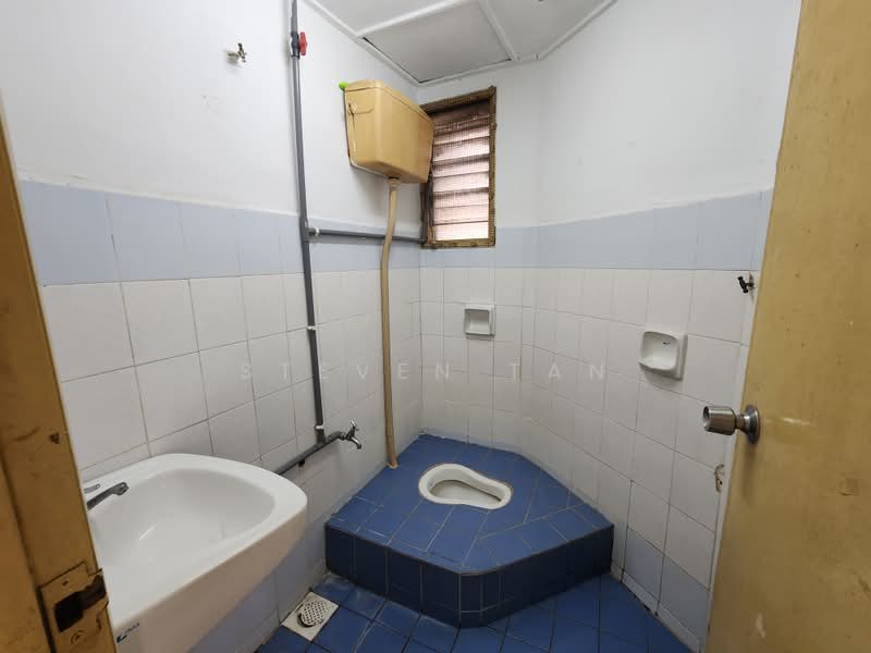 Pangsapuri untuk Dijual di Sri Cempaka (Puchong Jaya) - Steven Tan - Bathroom - PropertyGuru.com.my