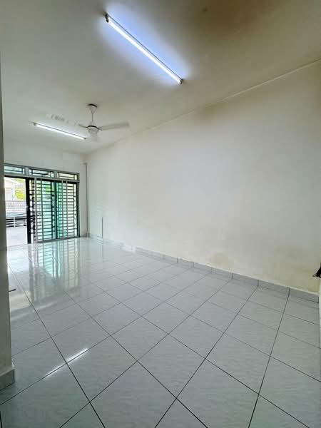 1-storey Terraced House for Sale in Bandar Indahpura (Kulai) - Iden Tan - Living Room - PropertyGuru.com.my