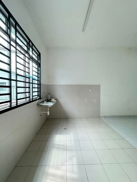 1-storey Terraced House for Sale in Bandar Indahpura (Kulai) - Iden Tan - Kitchen - PropertyGuru.com.my