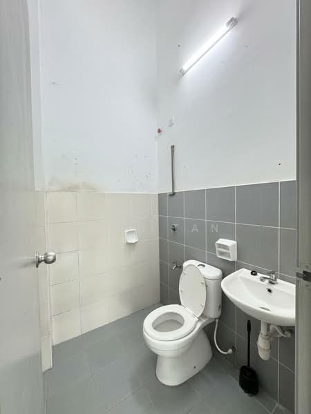 1-storey Terraced House for Sale in Bandar Indahpura (Kulai) - Iden Tan - Bathroom - PropertyGuru.com.my