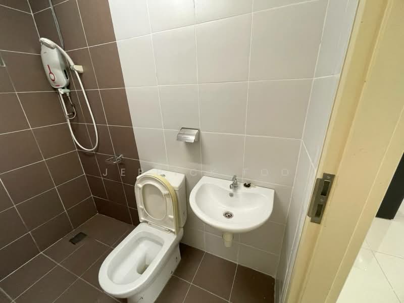 Service Residence for Sale at Galleria Equine Park - Jerrick Foo - Bathroom - PropertyGuru.com.my