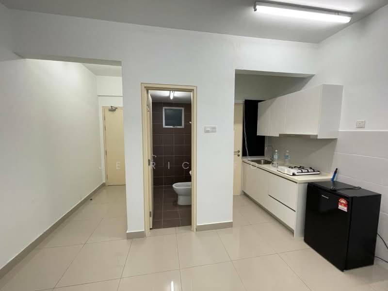 Service Residence for Sale at Galleria Equine Park - Jerrick Foo - Kitchen - PropertyGuru.com.my