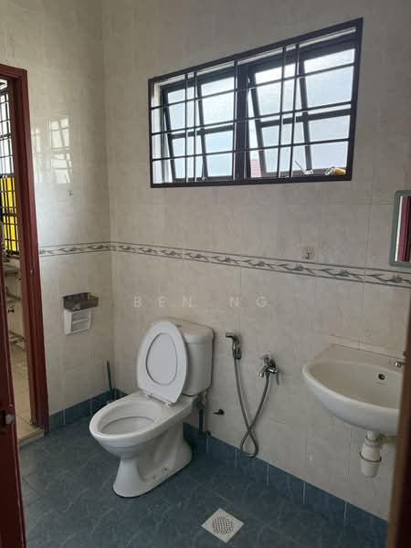 Rumah Teres untuk Disewa di Bandar Puteri Puchong (Puchong) - BEN NG - Bathroom - PropertyGuru.com.my
