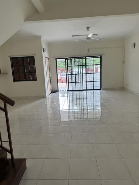 Rumah Teres untuk Disewa di Bandar Puteri Puchong (Puchong) - BEN NG - Living Room - PropertyGuru.com.my