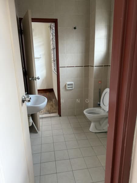 Rumah Teres untuk Disewa di Bandar Puteri Puchong (Puchong) - BEN NG - Bathroom - PropertyGuru.com.my