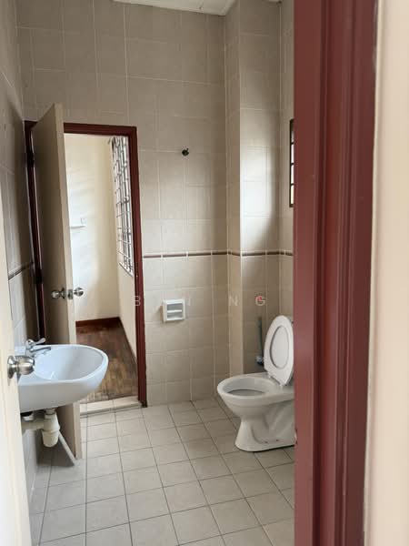 Rumah Teres untuk Disewa di Bandar Puteri Puchong (Puchong) - BEN NG - Bathroom - PropertyGuru.com.my