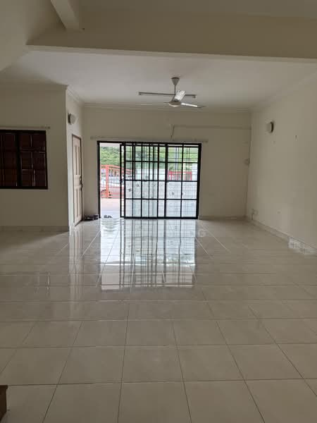Rumah Teres untuk Disewa di Bandar Puteri Puchong (Puchong) - BEN NG - Living Room - PropertyGuru.com.my