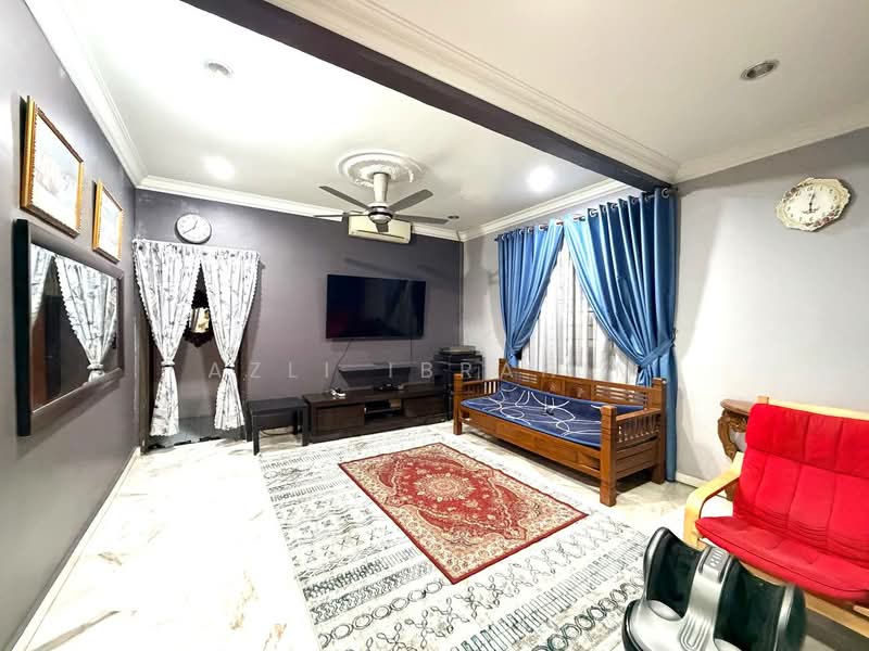 Rumah Banglo untuk Dijual di Bandar Rinching (Semenyih) - Azli Ibrahim - Living Room - PropertyGuru.com.my