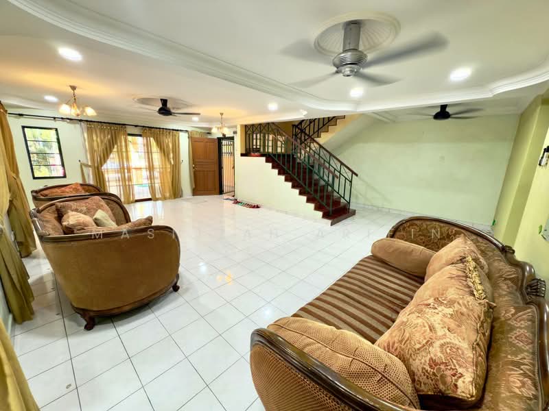 Rumah Teres 2 Tingkat untuk Dijual di Petaling Jaya (Selangor) - Masnizah Arifin - Living Room - PropertyGuru.com.my