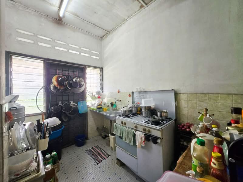 1-storey Terraced House for Sale in Taman Maluri (Cheras) - Azli Ibrahim - Kitchen - PropertyGuru.com.my