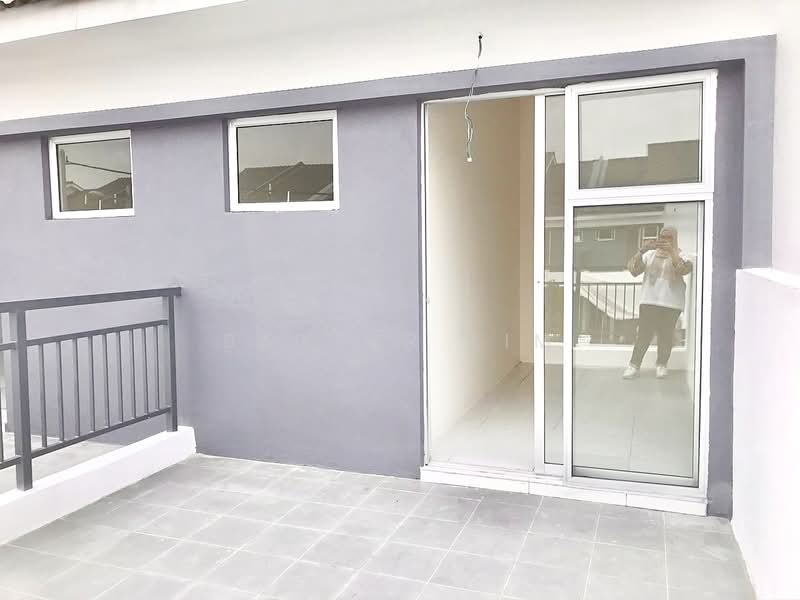 Townhouse for Sale in Kuala Selangor (Selangor) - Baxter Lim - Balcony - PropertyGuru.com.my