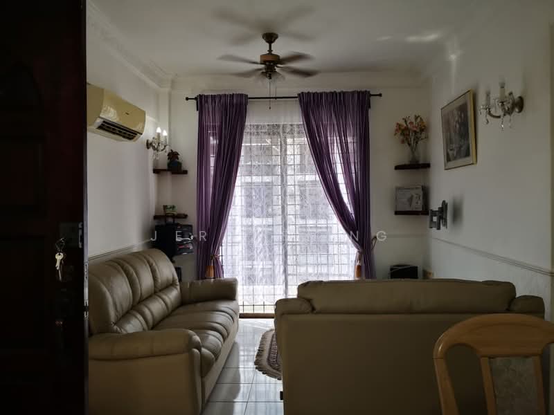 Kondominium untuk Dijual di Villa Condominium - Jerome Eng - Living Room - PropertyGuru.com.my