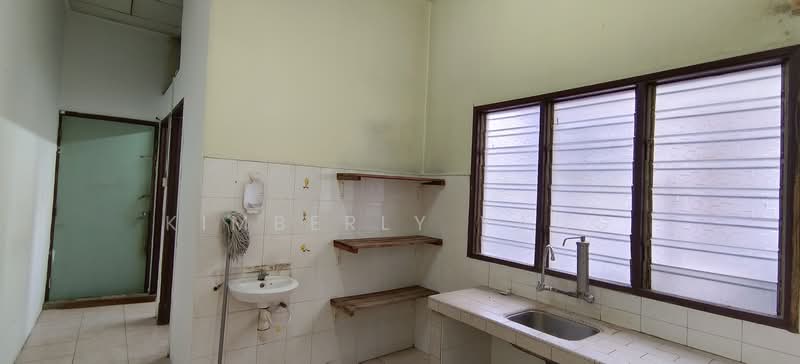 Rumah Banglo untuk Dijual di Seri Kembangan (Selangor) - Kimberly Yang - Kitchen - PropertyGuru.com.my