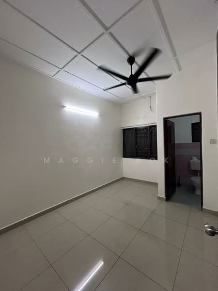 Rumah Teres 2 Tingkat untuk Disewa di Serdang Raya (Seri Kembangan) - Maggie Kok - Bathroom - PropertyGuru.com.my