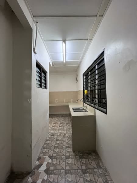 Rumah Teres 2 Tingkat untuk Disewa di Serdang Raya (Seri Kembangan) - Maggie Kok - Kitchen - PropertyGuru.com.my