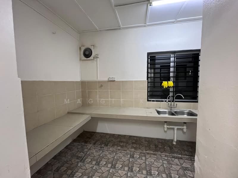 Rumah Teres 2 Tingkat untuk Disewa di Serdang Raya (Seri Kembangan) - Maggie Kok - Kitchen - PropertyGuru.com.my