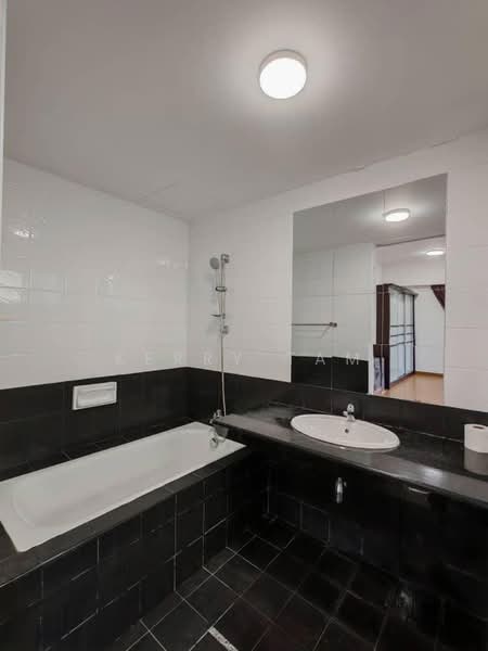 Kondominium untuk Dijual di The Plaza Condominium - Kerry Tam - Bathroom - PropertyGuru.com.my
