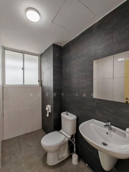 Kondominium untuk Dijual di The Plaza Condominium - Kerry Tam - Bathroom - PropertyGuru.com.my