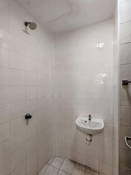 Kondominium untuk Dijual di The Plaza Condominium - Kerry Tam - Bathroom - PropertyGuru.com.my