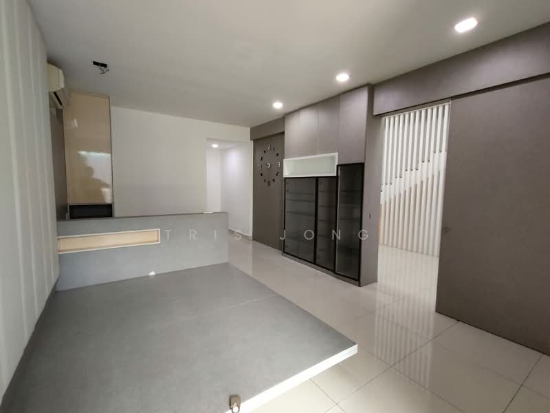 2.5-storey Terraced House for Sale in Taman Sri Hijau (Rawang) - Tris Jong - Living Room - PropertyGuru.com.my