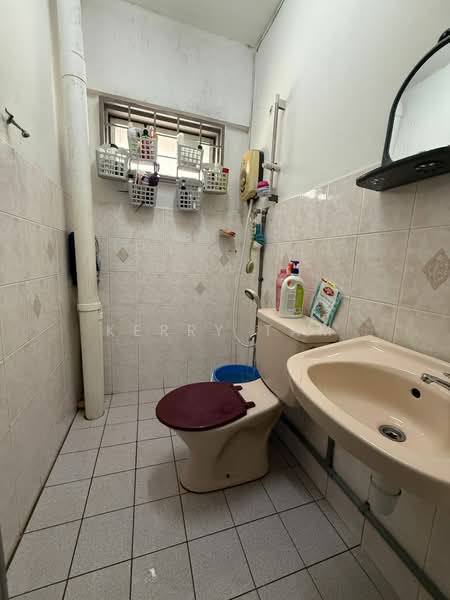 Pangsapuri untuk Dijual di Sri Intan 2 - Kerry Tam - Bathroom - PropertyGuru.com.my
