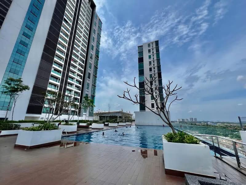 Servis Apartment untuk Dijual di Evo Soho Suite - Vancs Chai - Pool - PropertyGuru.com.my