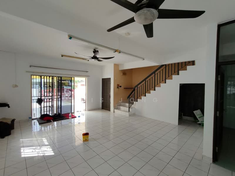 2-storey Terraced House for Rent in Rawang Perdana 2 (Rawang) - Tris Jong - Living Room - PropertyGuru.com.my