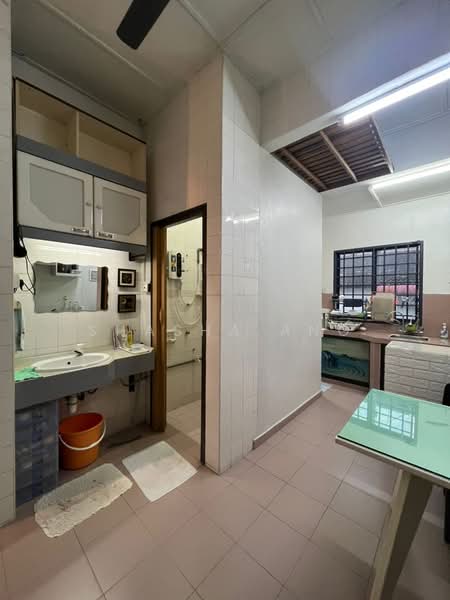 1.5-storey Terraced House for Sale in Taman Molek (Johor Bahru) - Shasha Ang - PropertyGuru.com.my