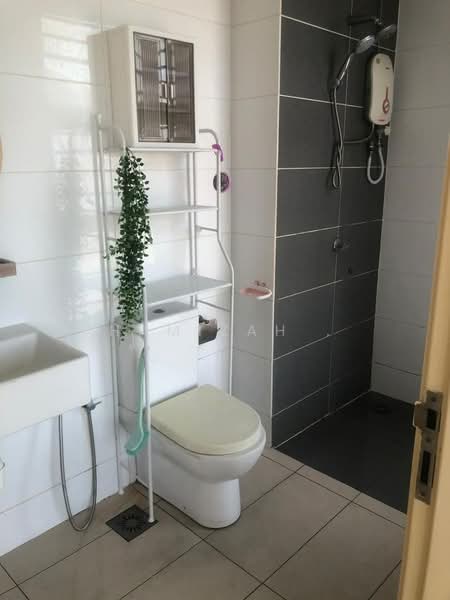 Servis Apartment untuk Disewa di De Centrum Residences - Hamizah . - Bathroom - PropertyGuru.com.my