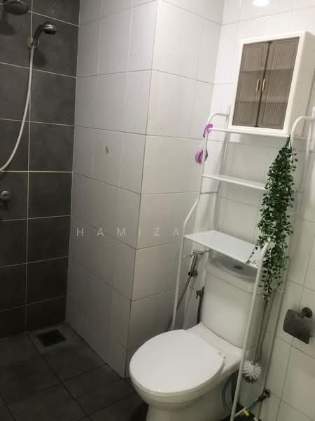 Servis Apartment untuk Disewa di De Centrum Residences - Hamizah . - Bathroom - PropertyGuru.com.my