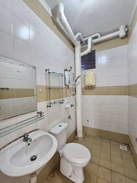 Apartment for Sale at Kipark Apartment - Justin Kong - Bathroom - PropertyGuru.com.my