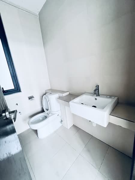Service Residence for Sale at 8Scape Residence @ Sutera - Zenz Koay - Bathroom - PropertyGuru.com.my