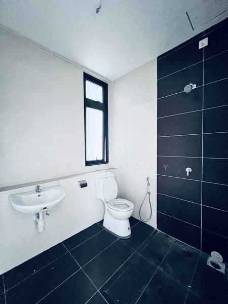 Service Residence for Sale at 8Scape Residence @ Sutera - Zenz Koay - Bathroom - PropertyGuru.com.my