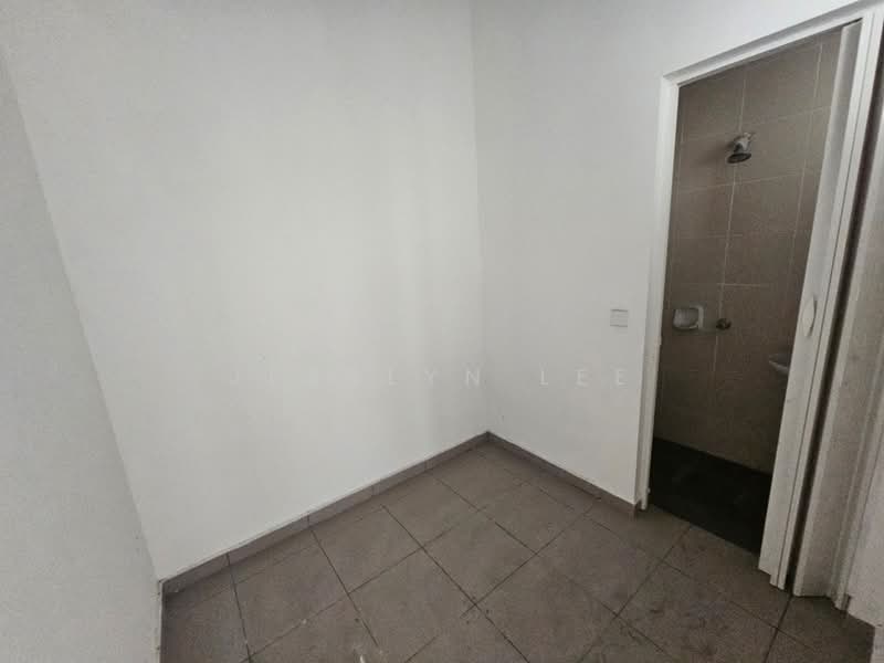 Zero-Lot Bungalow for Sale in Setia Ecohill (Semenyih) - Jesslyn Lee - Maid room with ensuite bathroom - PropertyGuru.com.my