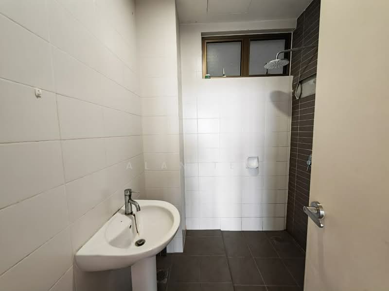 Service Residence for Sale at Palazio - Alan Tee - Bathroom - PropertyGuru.com.my