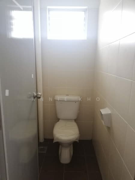 Factory for Rent in Bukit Raja (Selangor) - Annie Kho - Bathroom - PropertyGuru.com.my