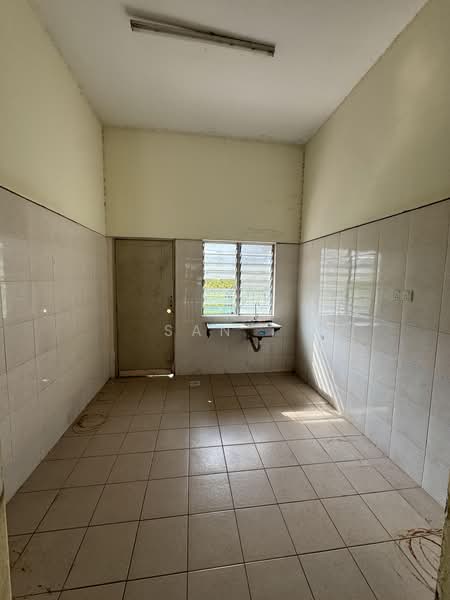 1-storey Terraced House for Rent in Shah Alam (Selangor) - San . - Kitchen - PropertyGuru.com.my