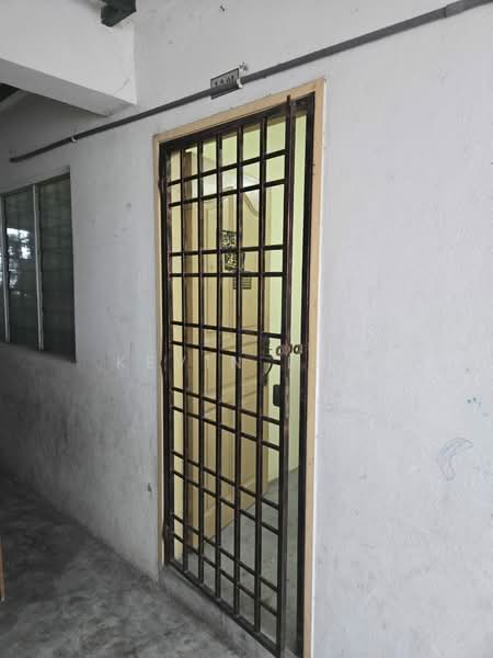 Flat for Sale at Bandar Bukit Tinggi 2 - KEVIN LOW - Entrance - PropertyGuru.com.my
