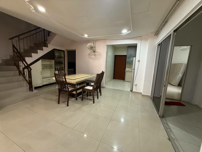Rumah Berkembar untuk Disewa di Taman Ehsan Jaya (Ulu Tiram) - Annly Liew - Dining Room - PropertyGuru.com.my