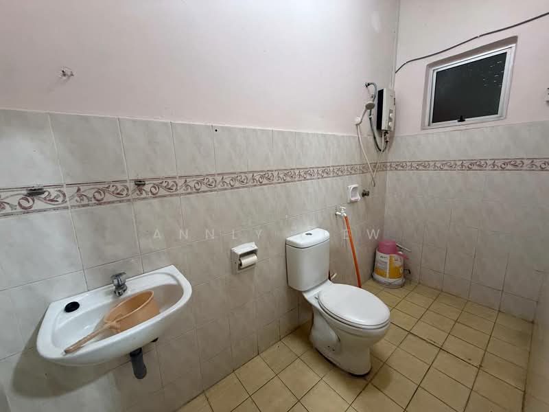 Rumah Berkembar untuk Disewa di Taman Ehsan Jaya (Ulu Tiram) - Annly Liew - Bathroom - PropertyGuru.com.my