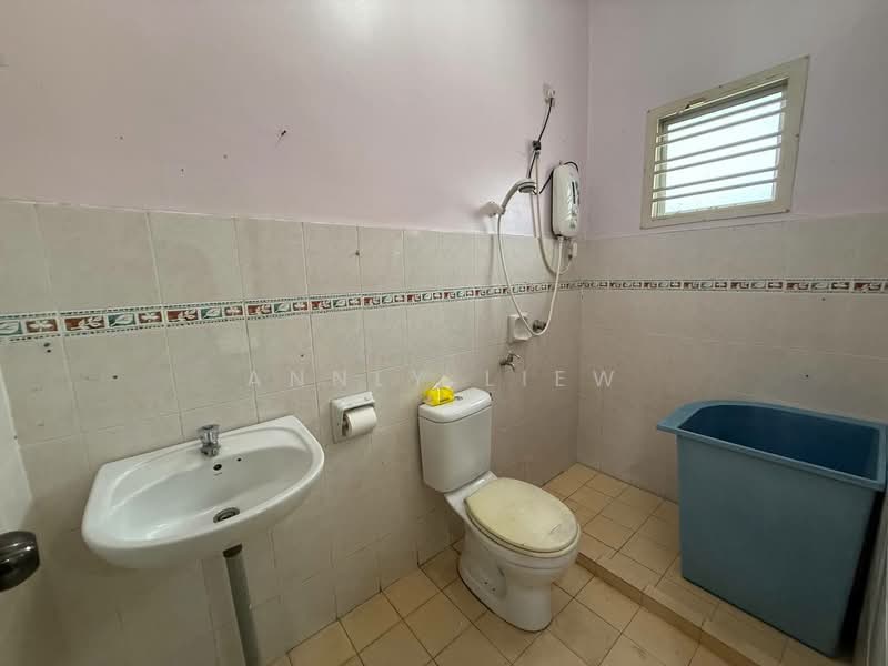 Rumah Berkembar untuk Disewa di Taman Ehsan Jaya (Ulu Tiram) - Annly Liew - Bathroom - PropertyGuru.com.my